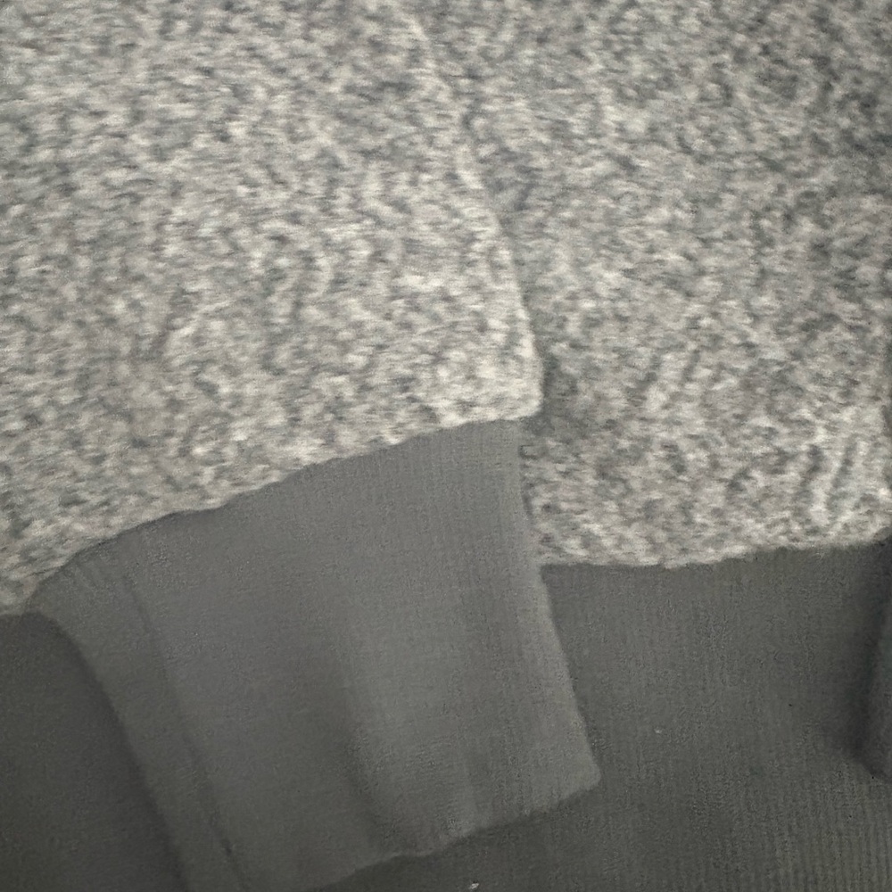 Patagonia women’s Zip-Up Sweater in Heather Gray - Picture 4 of 8